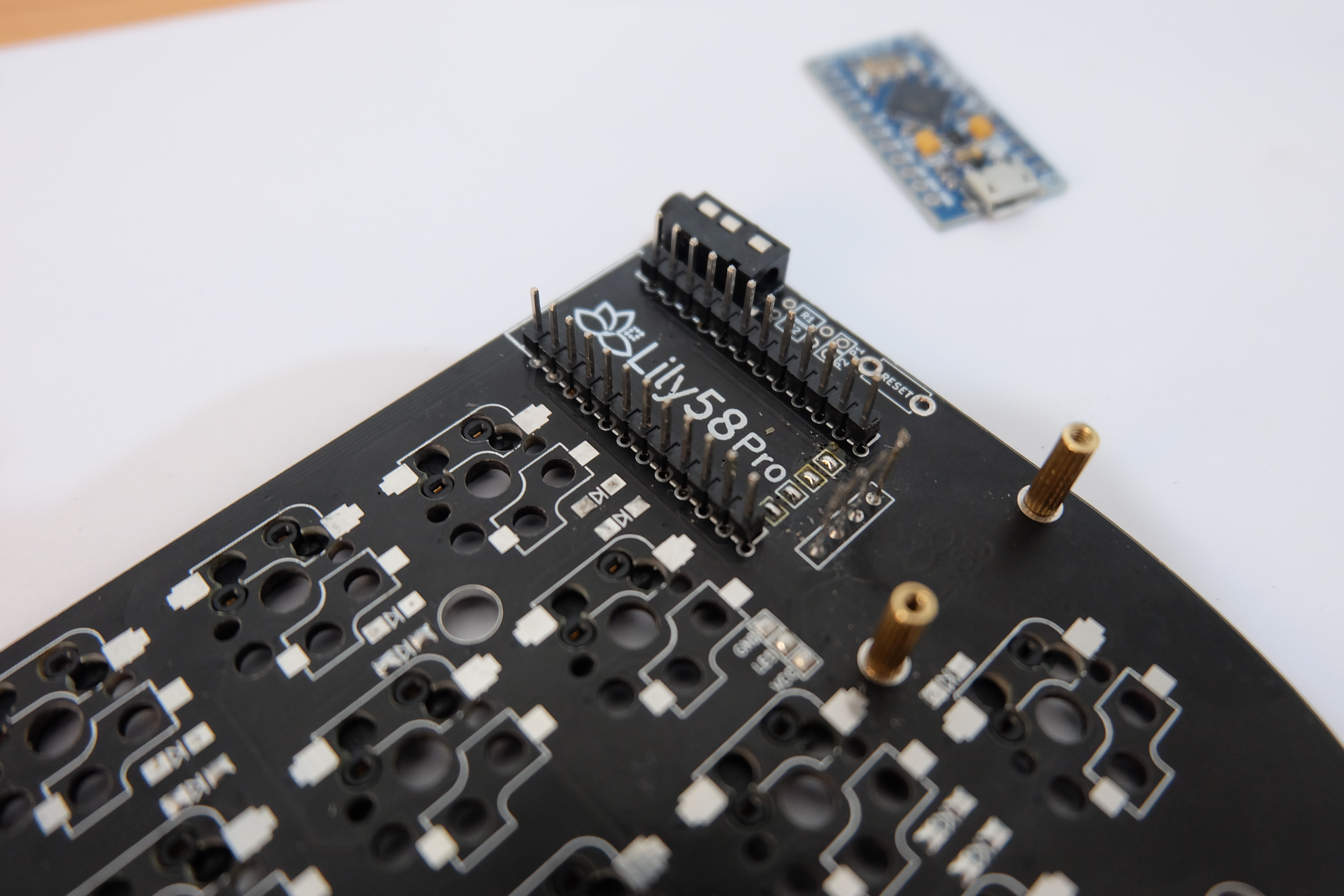 lily58 Lily58 PCB with pin headers, and Arduino PRO Micro